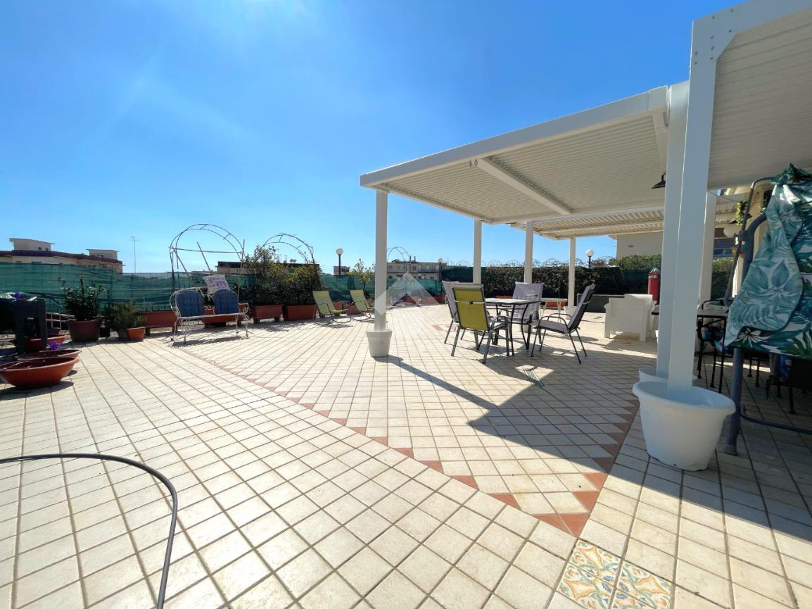 4-Zimmer Wohnung in Naples, Italy, Nr. 146309