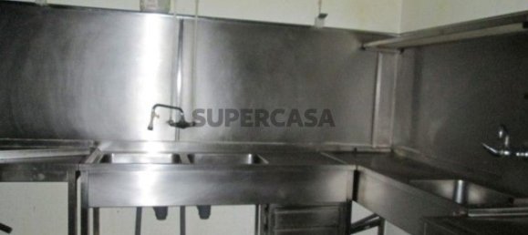 151m² Commercial property in Matosinhos, Portugal No. 157410 3