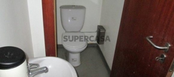 151m² Commercial property in Matosinhos, Portugal No. 157410 2