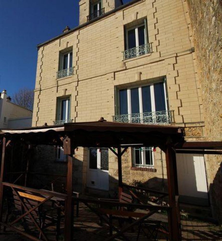 Casa de 5 dormitorios en Juziers, France No. 29596