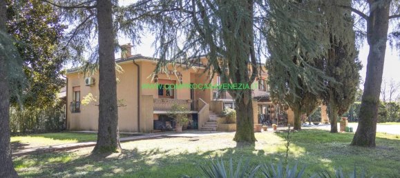 3 bedrooms Villa in Venice, Italy No. 148441 4