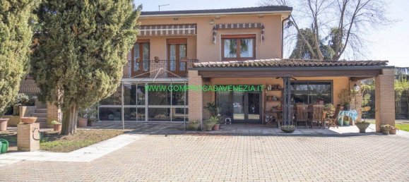 3 bedrooms Villa in Venice, Italy No. 148441 6