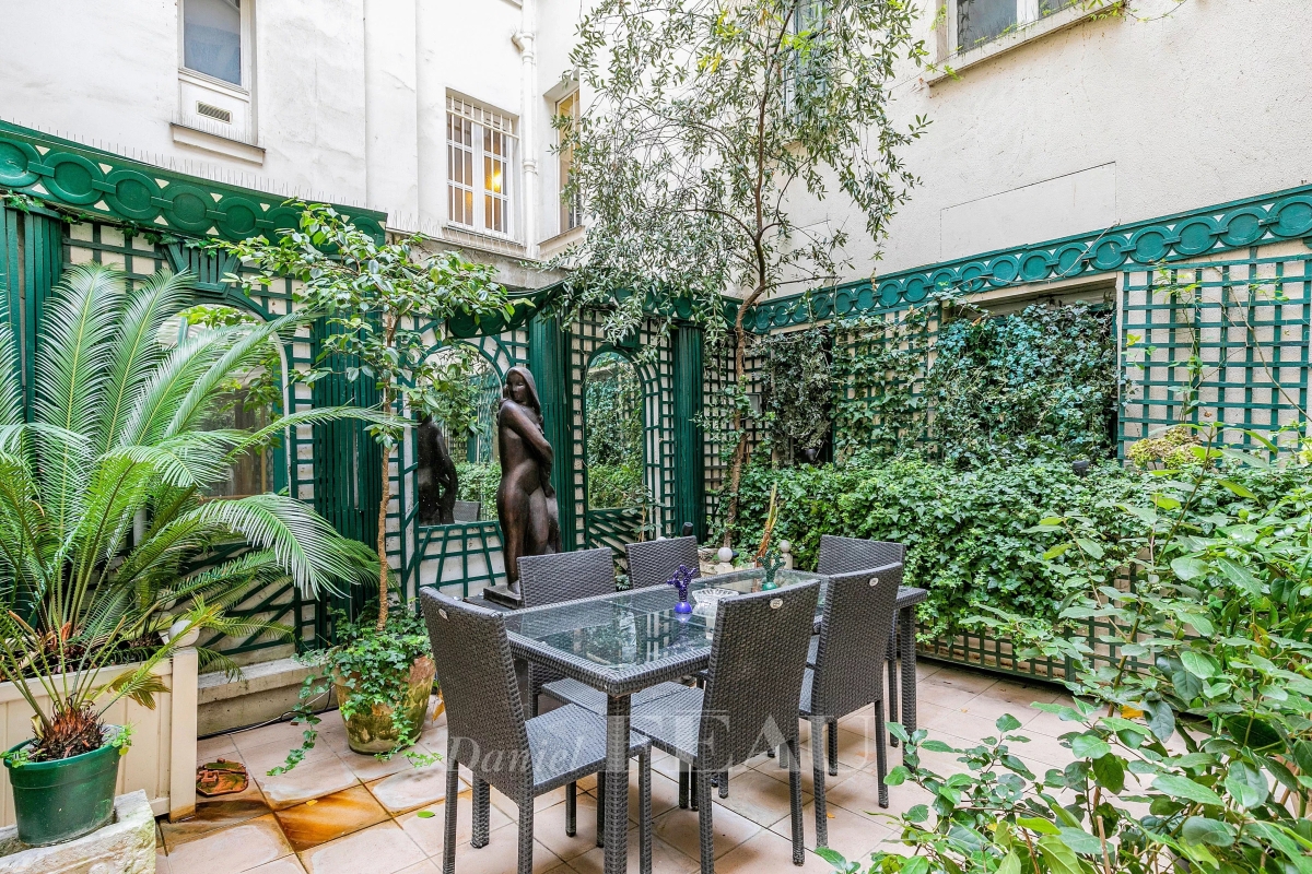Apartamento de 7 habitaciónes en Paris, France No. 182613