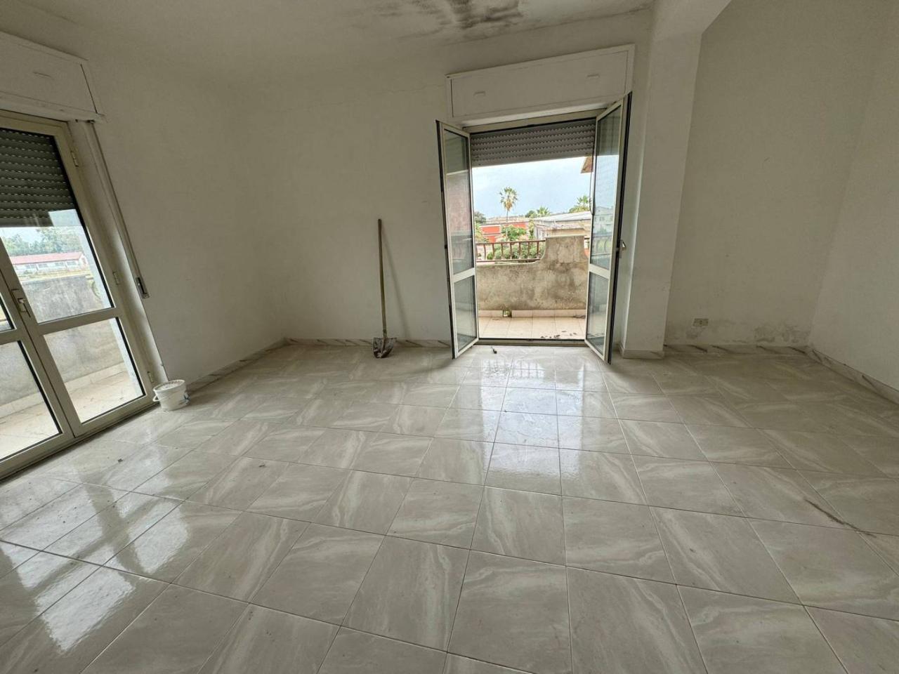 Квартира с 4 комнатами в Изола ди Капо Риццуто, Италия № 163756