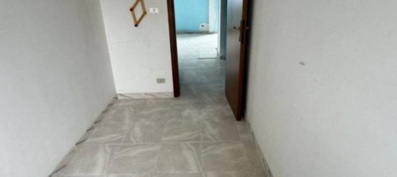 Квартира с 4 комнатами в Изола ди Капо Риццуто, Италия № 163756 3