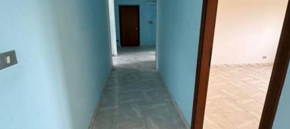 Квартира с 4 комнатами в Изола ди Капо Риццуто, Италия № 163756 7