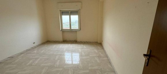 Квартира с 4 комнатами в Изола ди Капо Риццуто, Италия № 163756 6