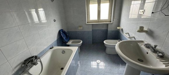 Квартира с 4 комнатами в Изола ди Капо Риццуто, Италия № 163756 8