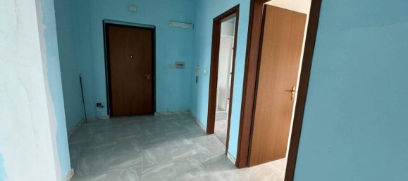 Квартира с 4 комнатами в Изола ди Капо Риццуто, Италия № 163756 4