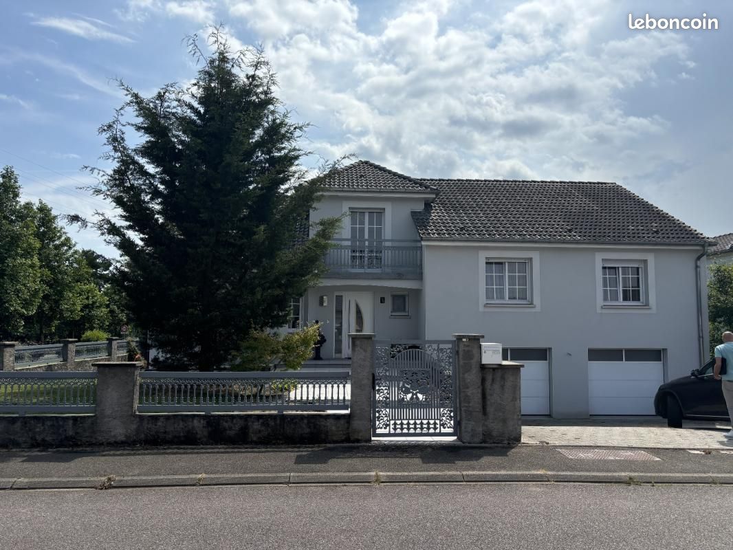 Casa de 4 dormitorios en Saint-Avold, France No. 263667