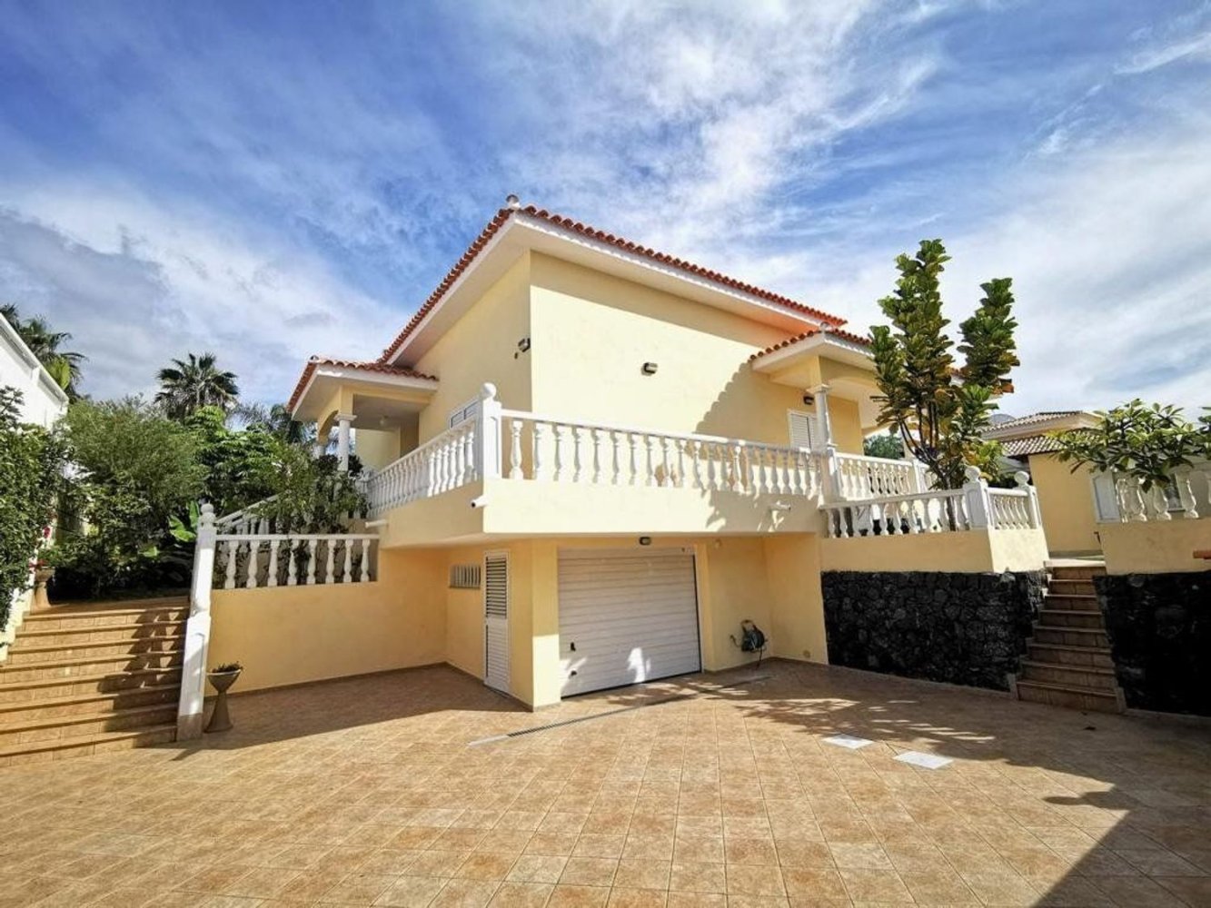 5 bedrooms Villa in Adeje, Spain No. 25020