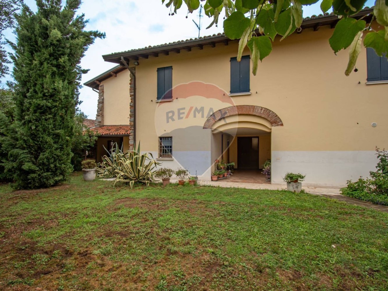 10 bedrooms House in Calvagese della Riviera, Italy No. 308693