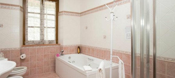 5 bedrooms Villa in Castiglione di Garfagnana, Italy No. 188140 8