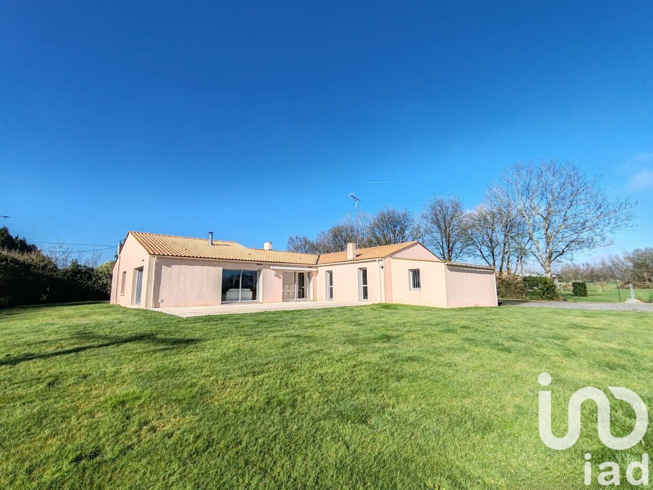 6 rooms House in Vendee, France No. 331107