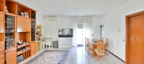4-salle Appartement à Lissone, Italy No. 153149 19