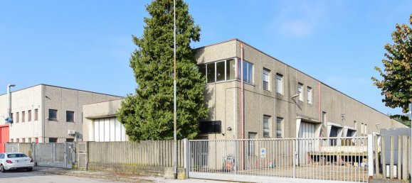 4-salle Appartement à Lissone, Italy No. 153149 2