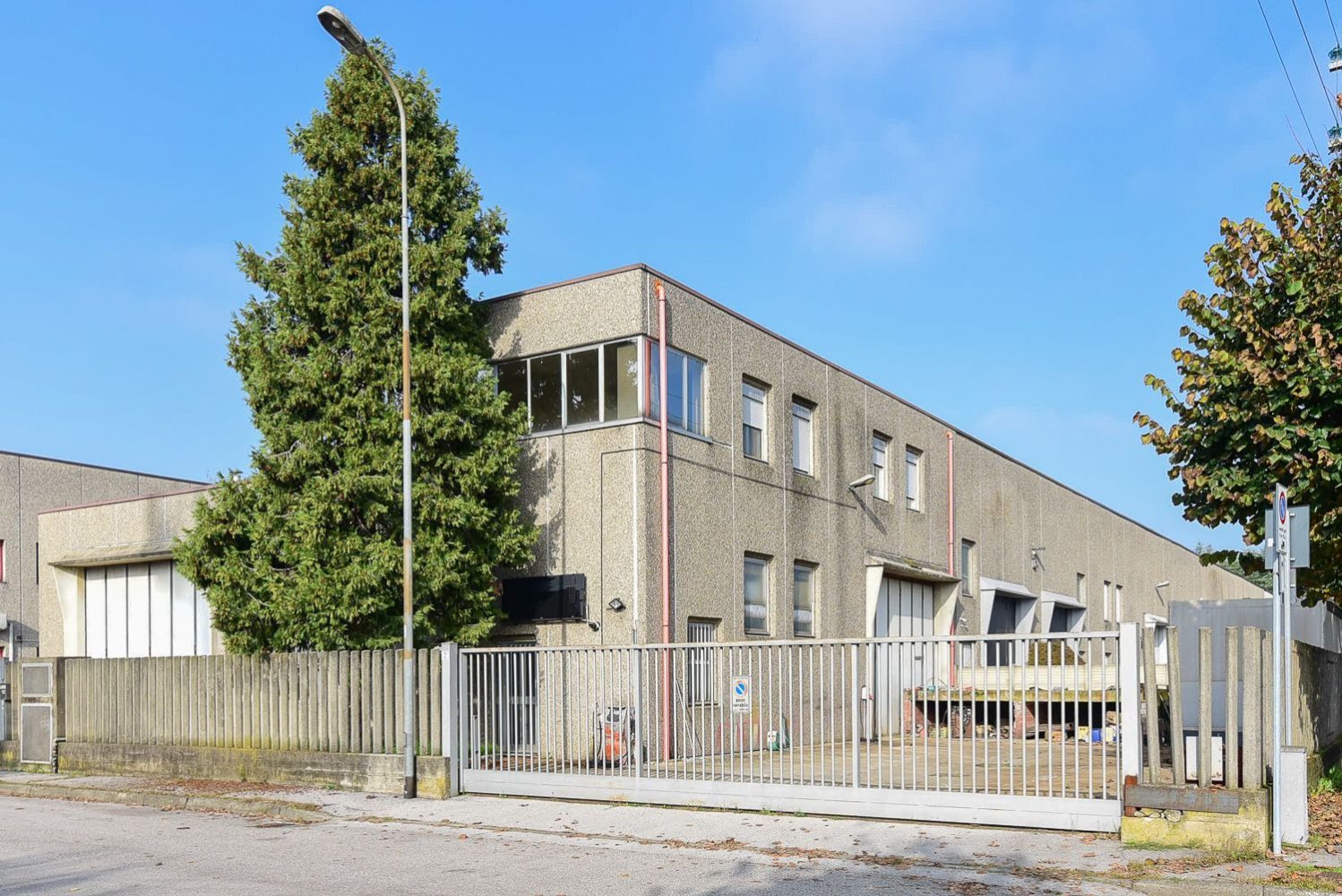 4-salle Appartement à Lissone, Italy No. 153149