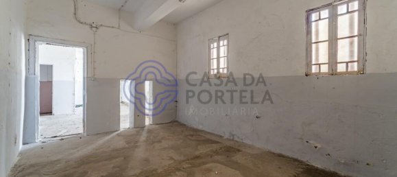 605m² Building in Porto, Portugal No. 51784 50