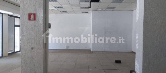 358m² Commercial property in Catania, Italy No. 322823 8