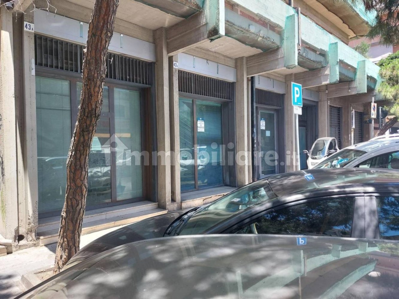 358m² Commercial property in Catania, Italy No. 322823