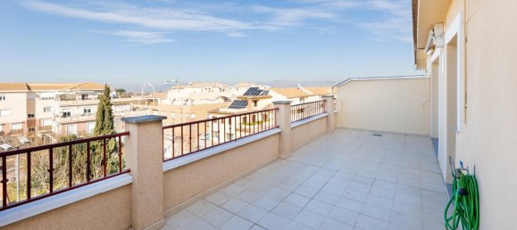 2 bedrooms Penthouse in Granada, Spain No. 141353 2