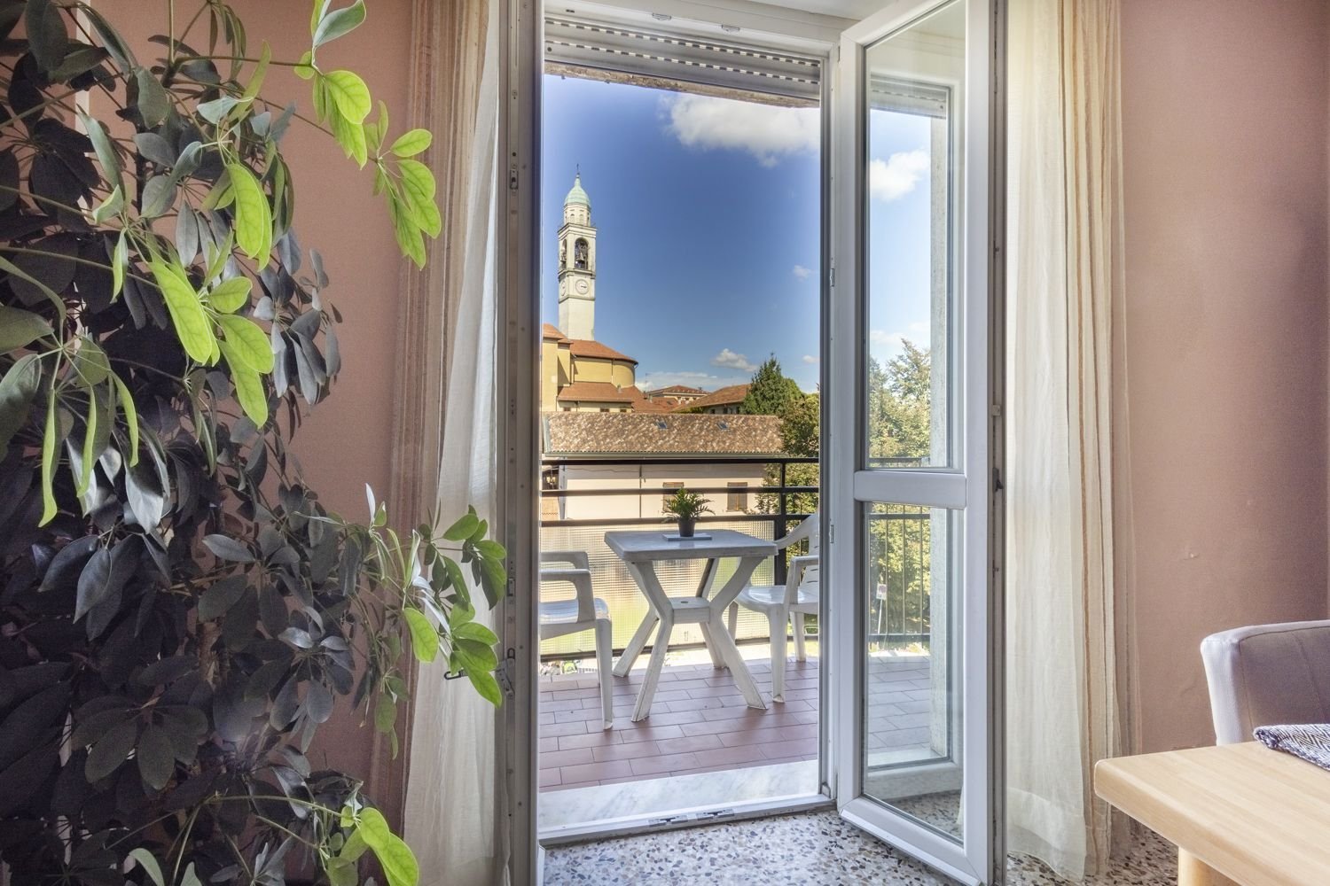 Квартира с 2 спальнями в Комо, Италия № 380596