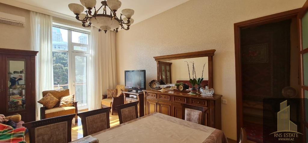 4 bedrooms Apartment in Sabail, Azerbaijan No. 2365