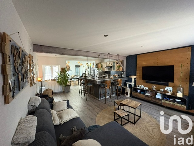 3 bedrooms House in Dammarie-les-Lys, France No. 317848