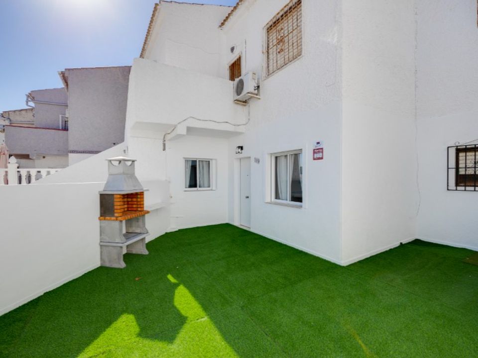 2 bedrooms Bungalow in Torrevieja, Spain No. 178465