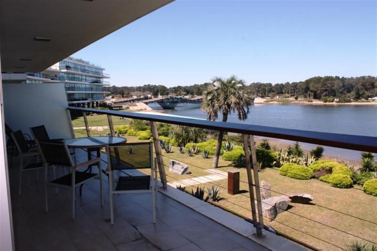 3 bedrooms Apartment in Maldonado, Uruguay No. 6642
