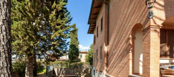 5 bedrooms Villa in Montepulciano, Italy No. 55633 3