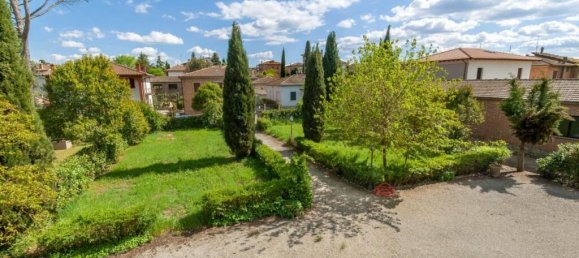 5 bedrooms Villa in Montepulciano, Italy No. 55633 10