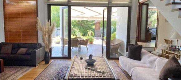 4 bedrooms Commercial property in Strovolos, Cyprus No. 17867 6