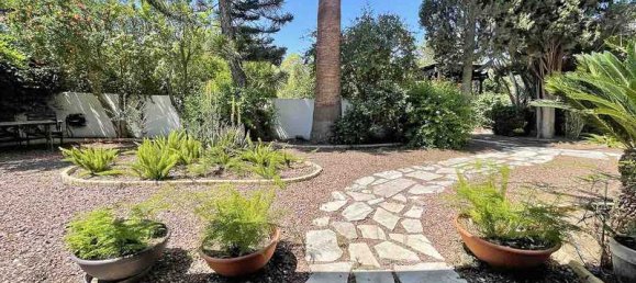 4 bedrooms Commercial property in Strovolos, Cyprus No. 17867 3