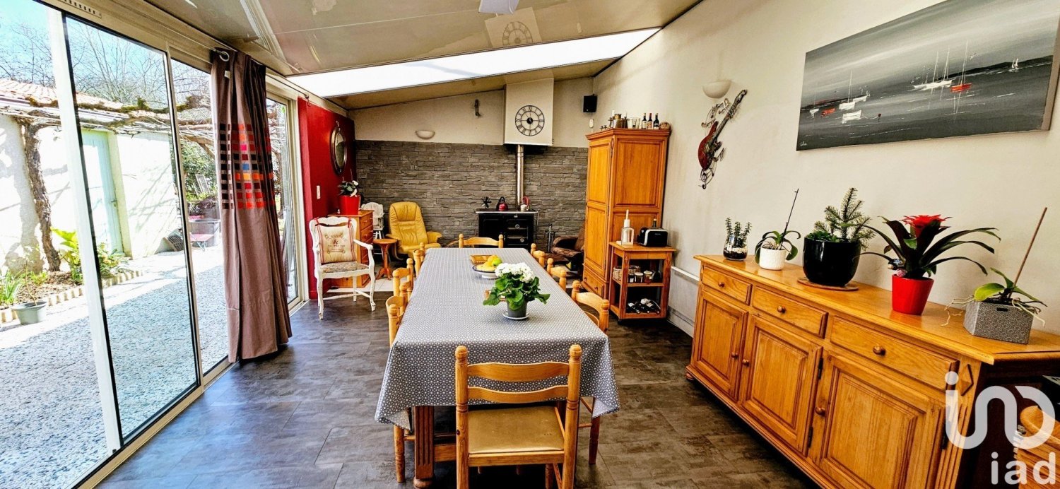 Casa de 4 dormitorios en Bouguenais, France No. 103193