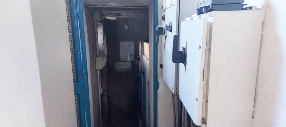 2 rooms Warehouse in Naples, Italy No. 12492 4