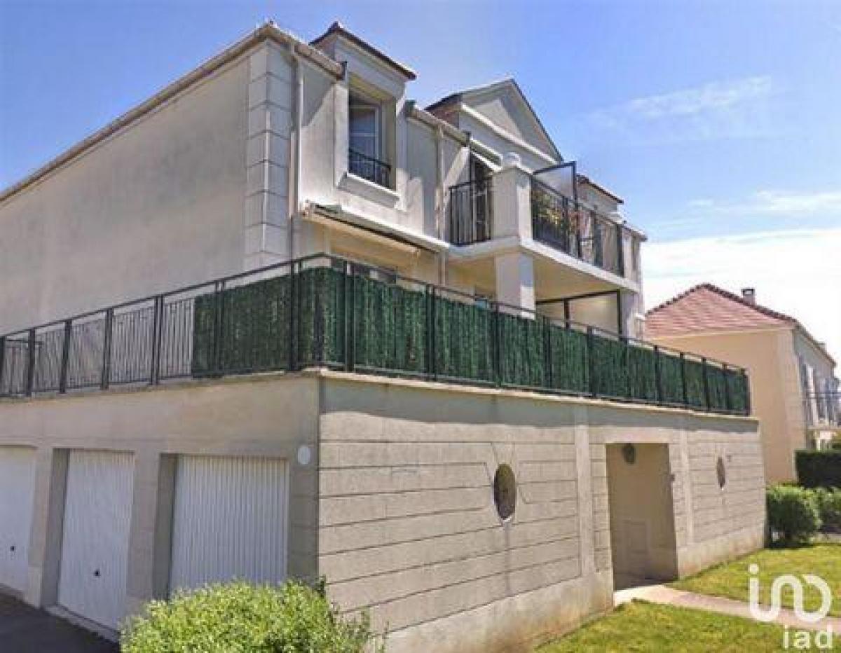 2 bedrooms Condo in Lisses, France No. 30645