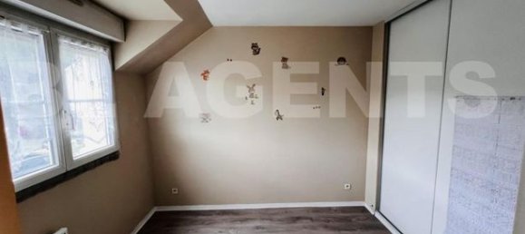 Casa de 3 dormitorios en Sevran, France No. 357084 12