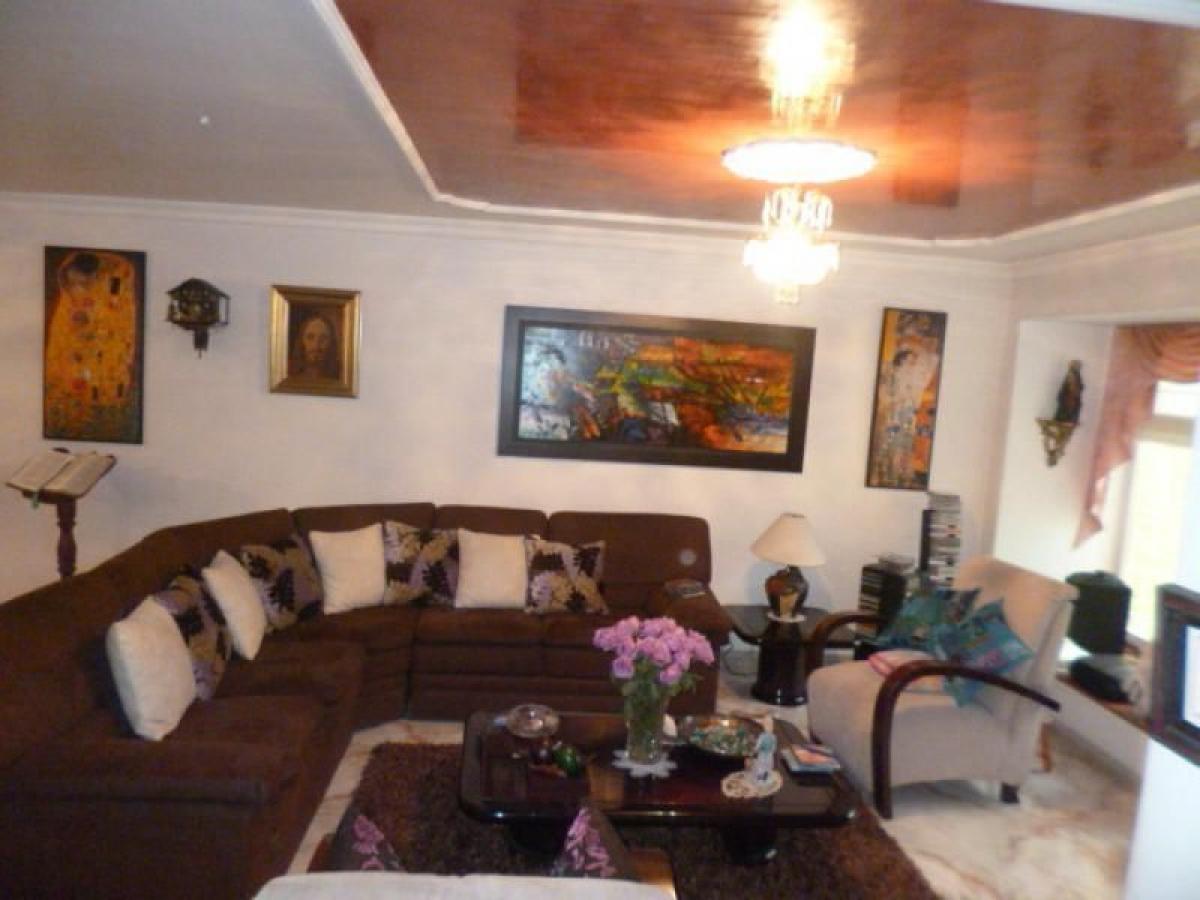 Дом с 4 спальнями в Богота, Колумбия № 12804