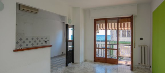 4 rooms Apartment in Pietra Ligure, Italy No. 67829 4