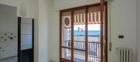 4 rooms Apartment in Pietra Ligure, Italy No. 67829 10