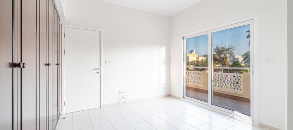 4 bedrooms Villa in Meadows, UAE No. 6914 2