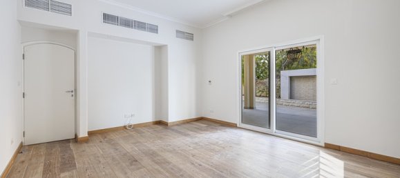 4 bedrooms Villa in Meadows, UAE No. 6914 4