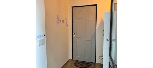 3 rooms Apartment in Turin, Italy No. 147329 2