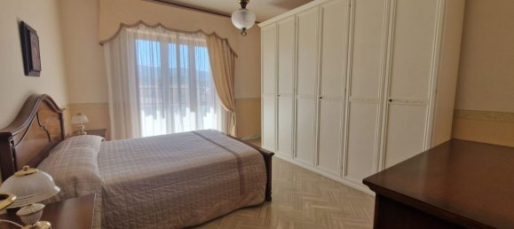 Квартира с 4 спальнями в Изерния, Италия № 352986 16