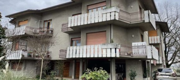 5 rooms Apartment in Forlì, Italy No. 15952 2