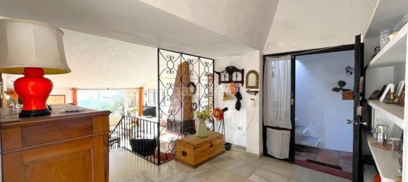 5 bedrooms Villa in Estepona, Spain No. 79957 12