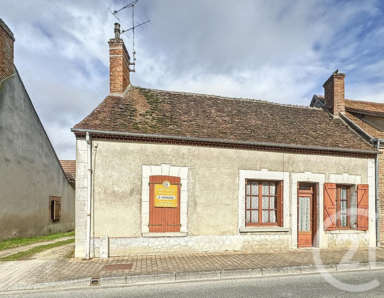 Casa T2 em Selles-Saint-Denis, France N.º 80440
