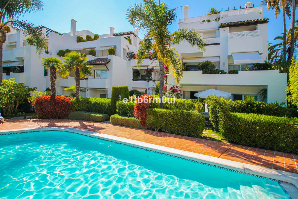 2 bedrooms Apartment in Marbella, Spain No. 107545