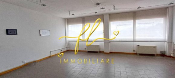 40m² Office in Castagneto Carducci, Italy No. 89216 5